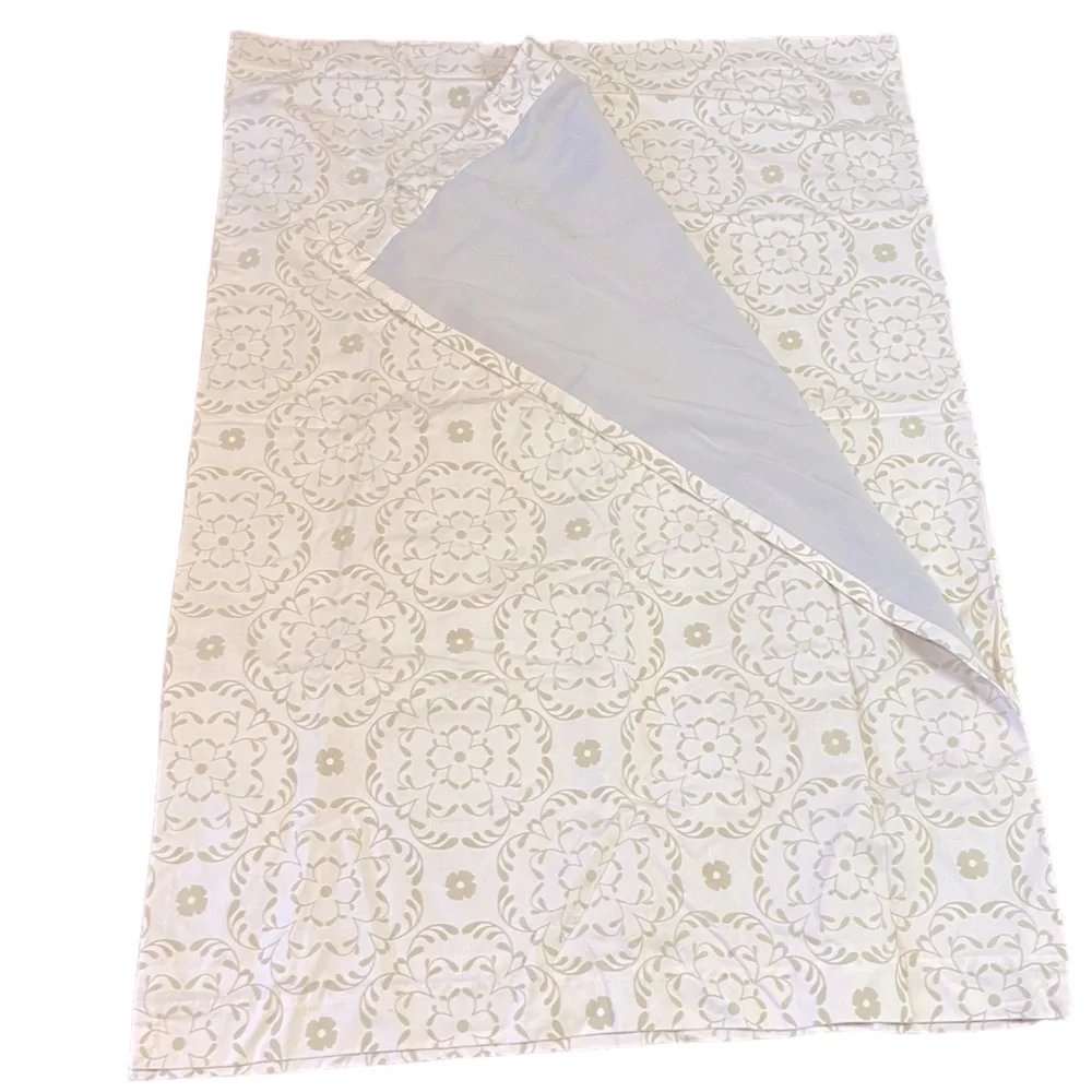 Pottery Barn Kids White With Gray Velvet Floral Pattern Sweet Flower Size 44x63”